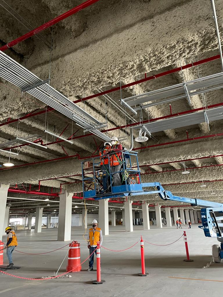 Instalación de líneas eléctricas.